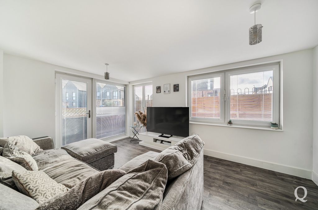 Property photo 2 of 20 3193Ecc4-Fede-44E...