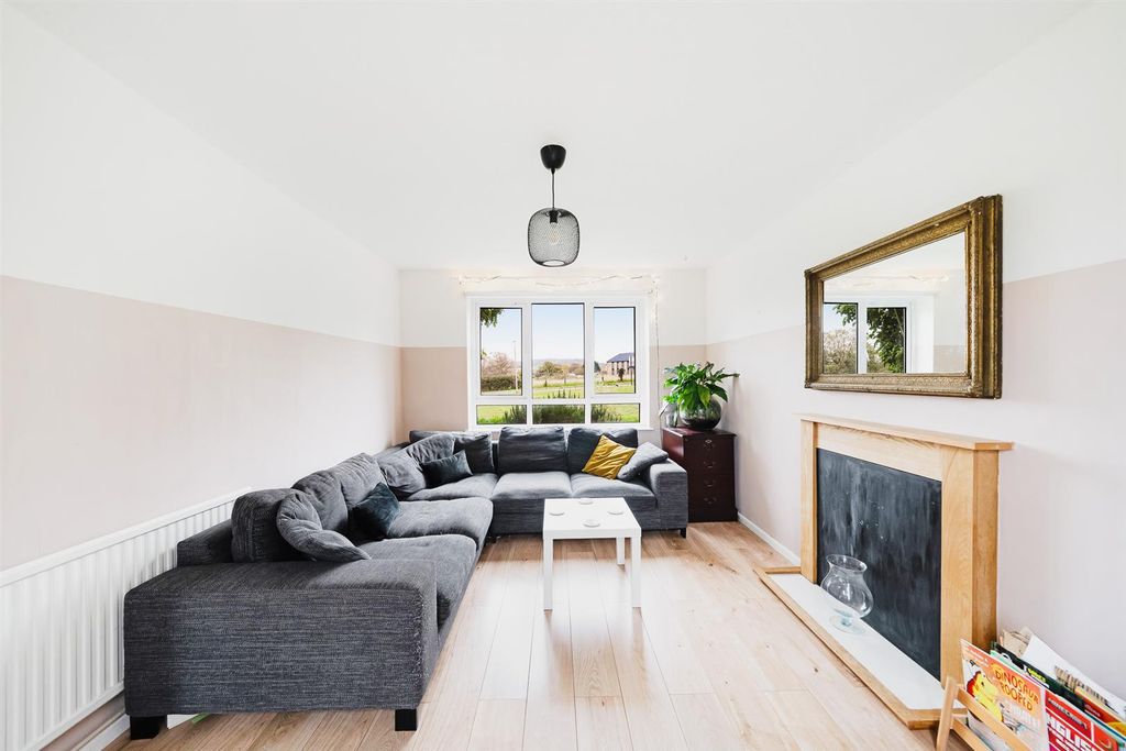 Property photo 3 of 17 Lounge 2.Jpg