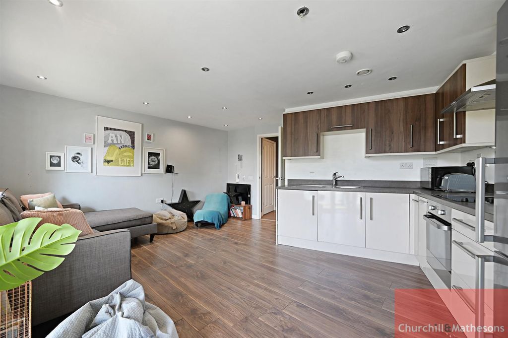 Property photo 3 of 12