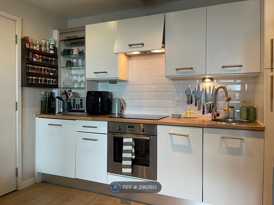 Property photo 2 of 6 Kitchen