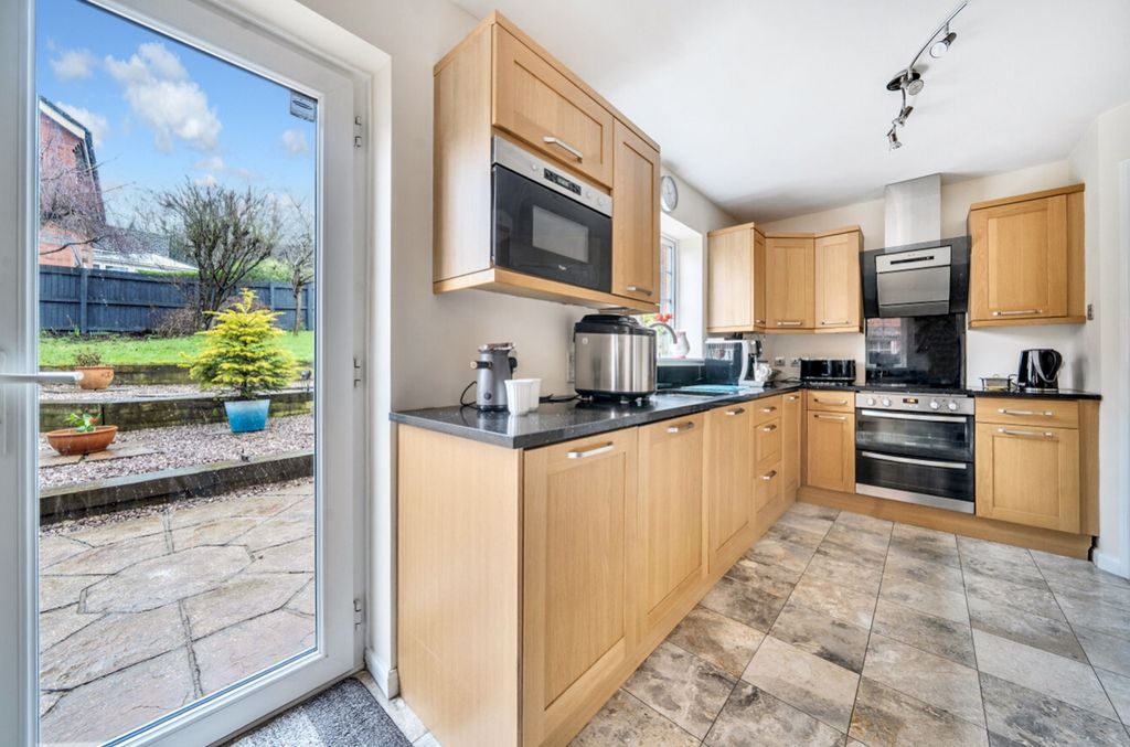 Property photo 2 of 19 Quality Fitted Kitchen