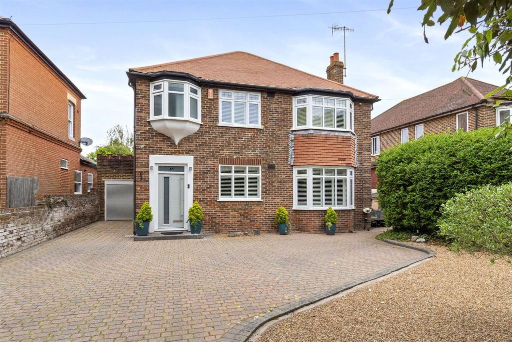 Property photo 1 of 29 Chesswood Road, 41-028.Jpg