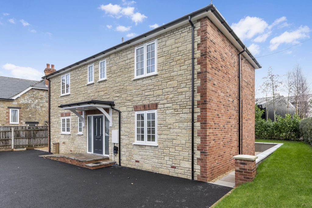 Property photo 2 of 24