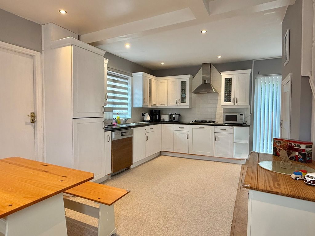 Property photo 2 of 16 Kitchen