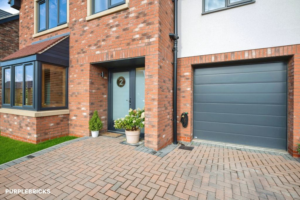 Property photo 2 of 31