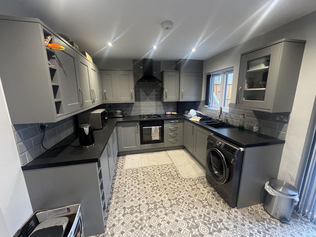 Property photo 3 of 12 Gallery