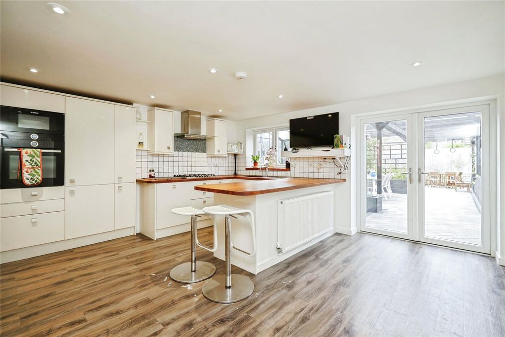 Property photo 2 of 41 Picture No. 27