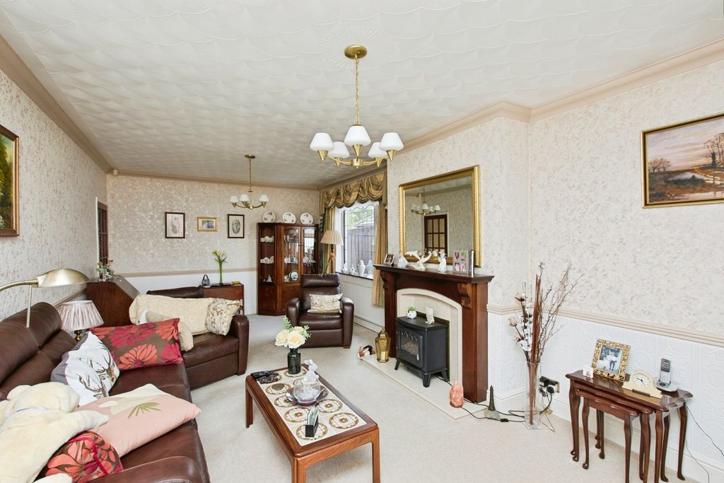Property photo 2 of 16 Living Room