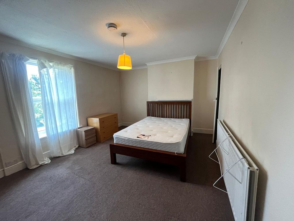 Property photo 1 of 2