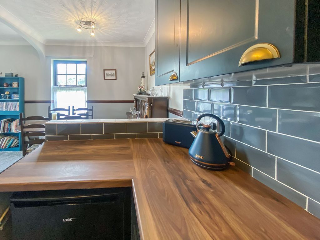 Property photo 3 of 27 Kitchen