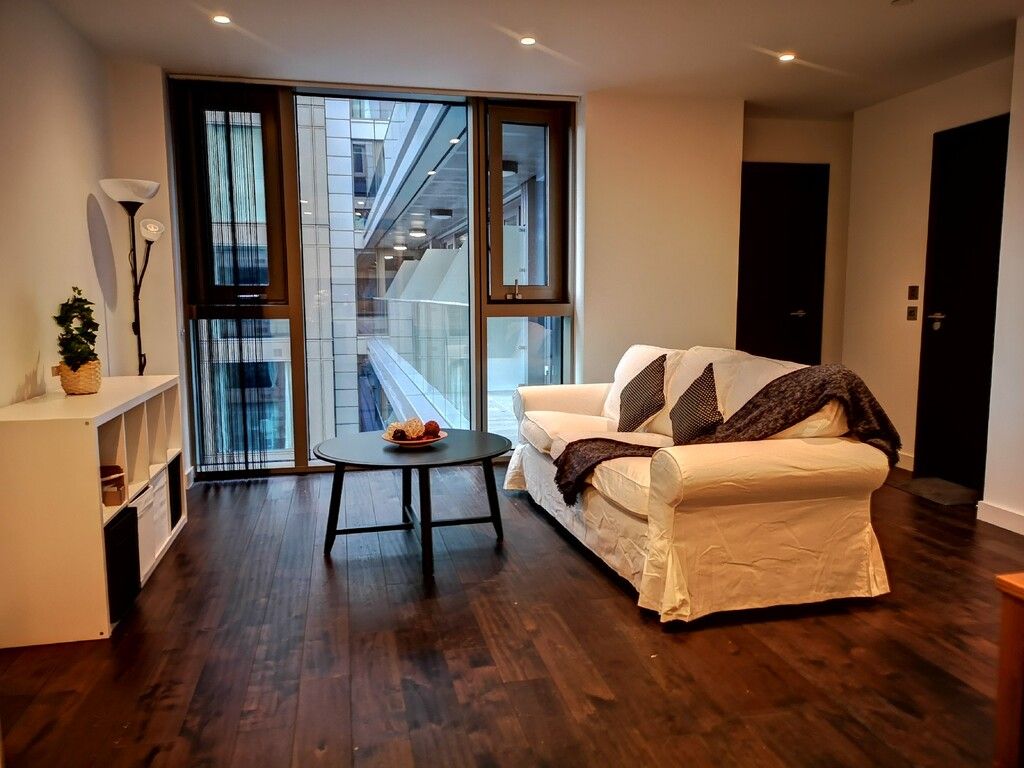 Property photo 1 of 12 Lounge