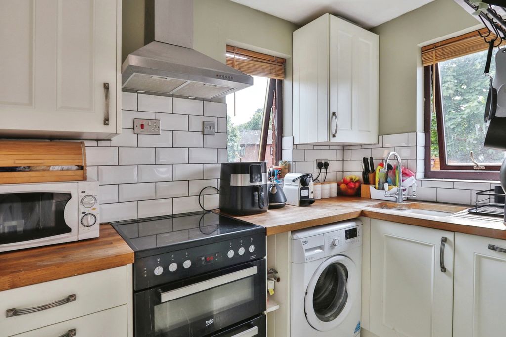 Property photo 3 of 13 Kitchen