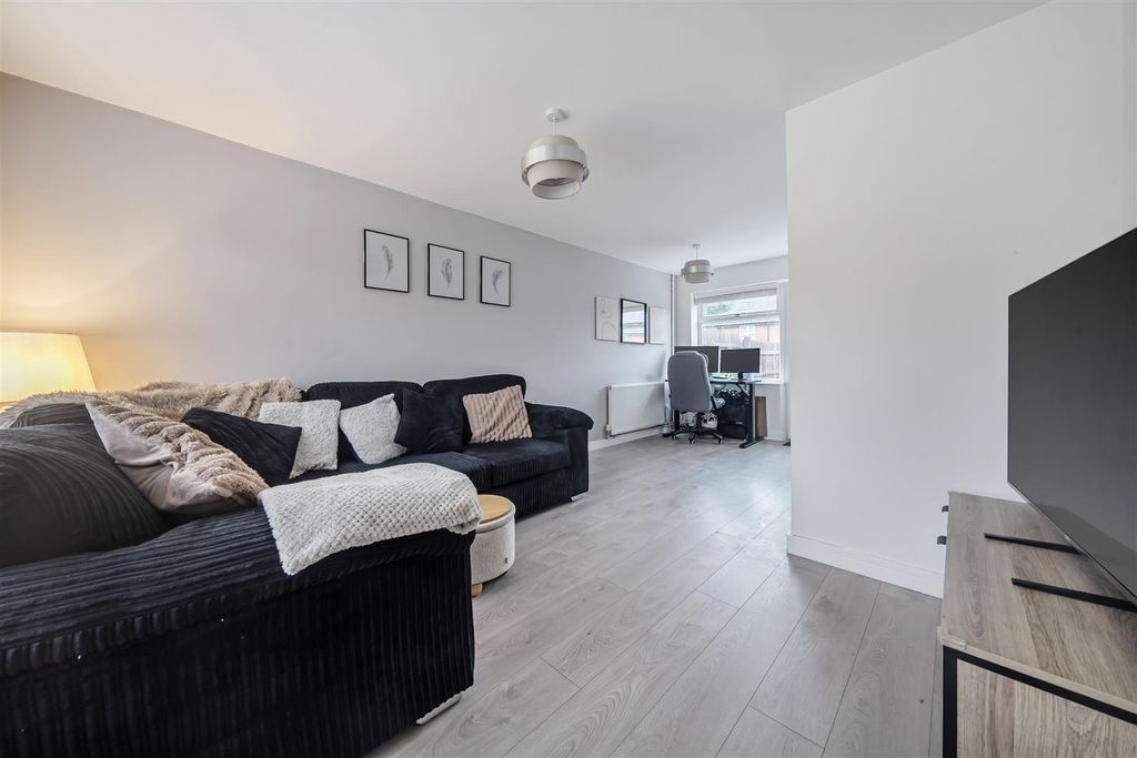 Property photo 3 of 17 1395126-13-6960d00F07920.Jpg