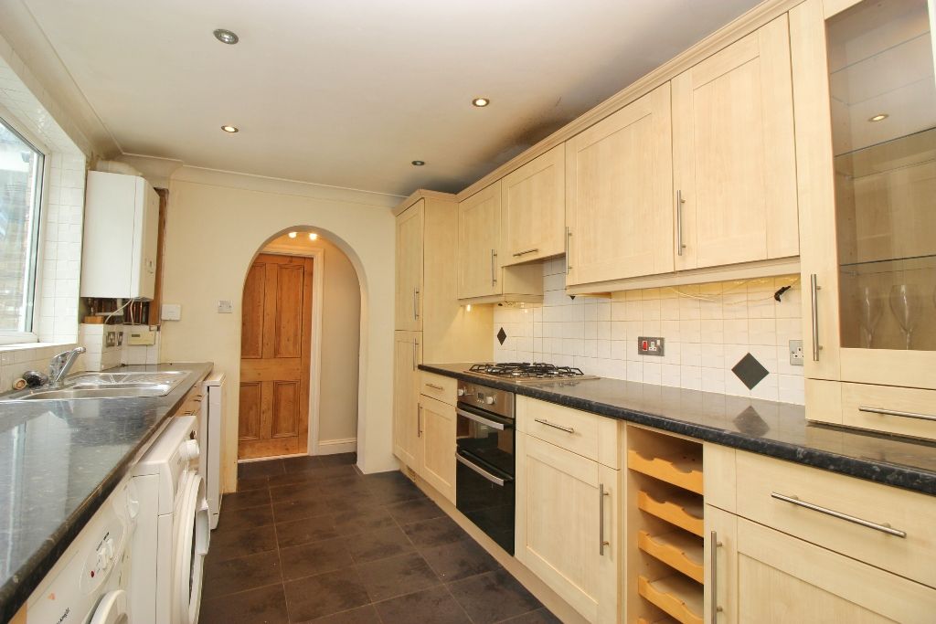 Property photo 3 of 18 Kitchen