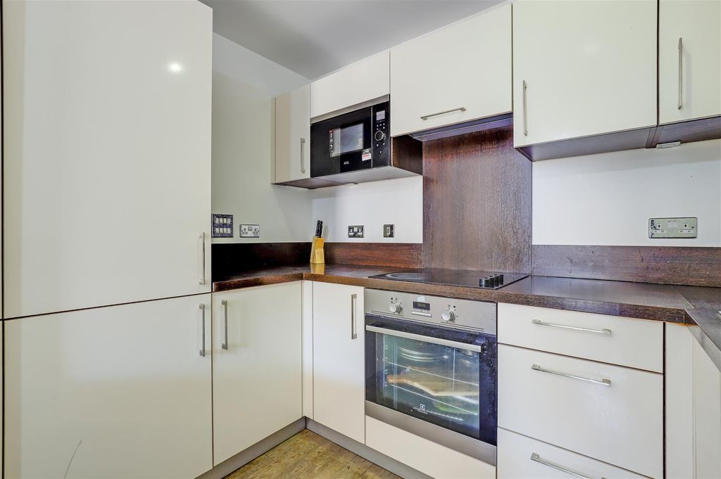 Property photo 3 of 7 Lewisham, Se13
