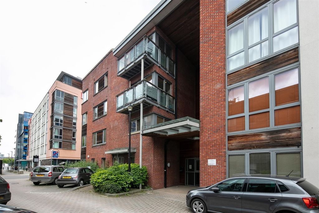 Property photo 3 of 9 Modern Brick And Glass Apartment Building On A Qui...