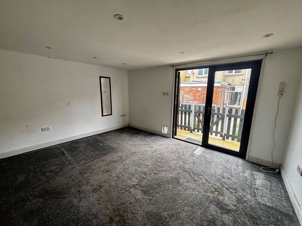 Property photo 3 of 14 Balcony