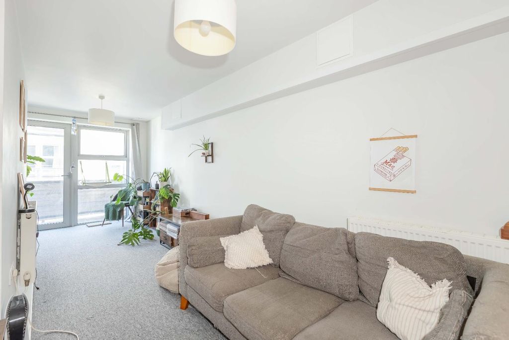 Property photo 2 of 11 Wellend Villas_2.Jpg
