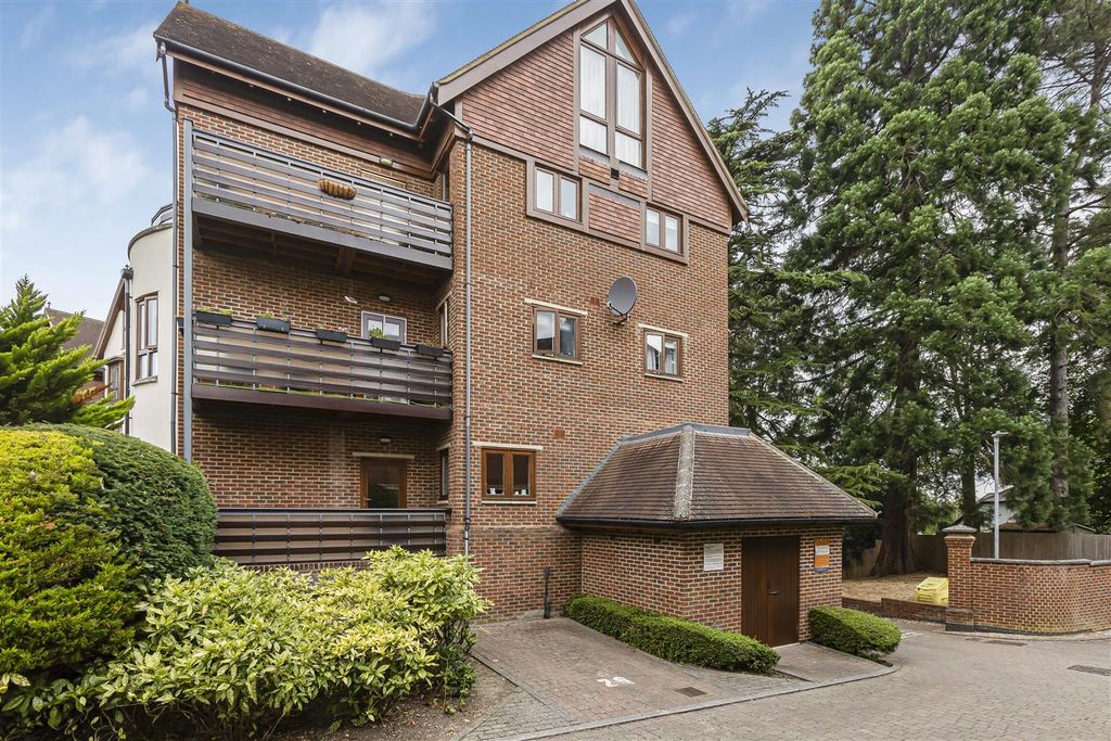 Additional image 15 of 2 bed flat for saleAshbourne Gardens, Hertford SG13
