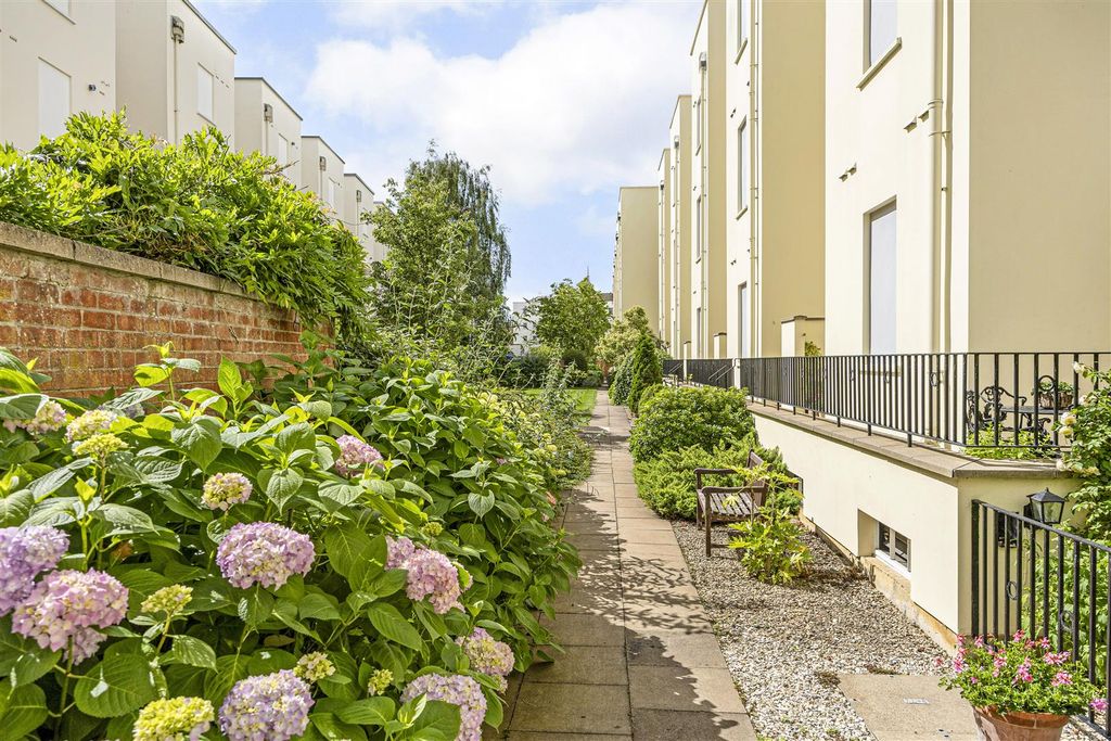 Additional image 12 of 3 bed flat for saleThe Broadwalk, Imperial Square, Cheltenham GL50