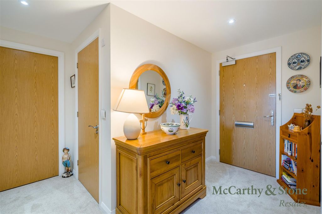 Property photo 2 of 35 8703019-Interior08.Jpg