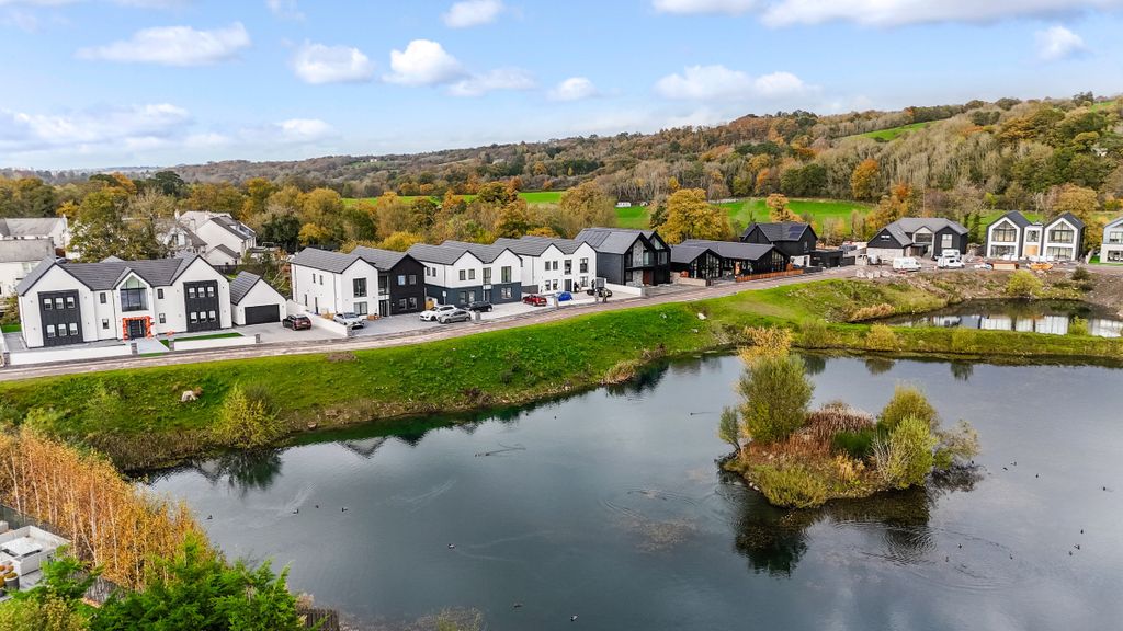 Property photo 2 of 44