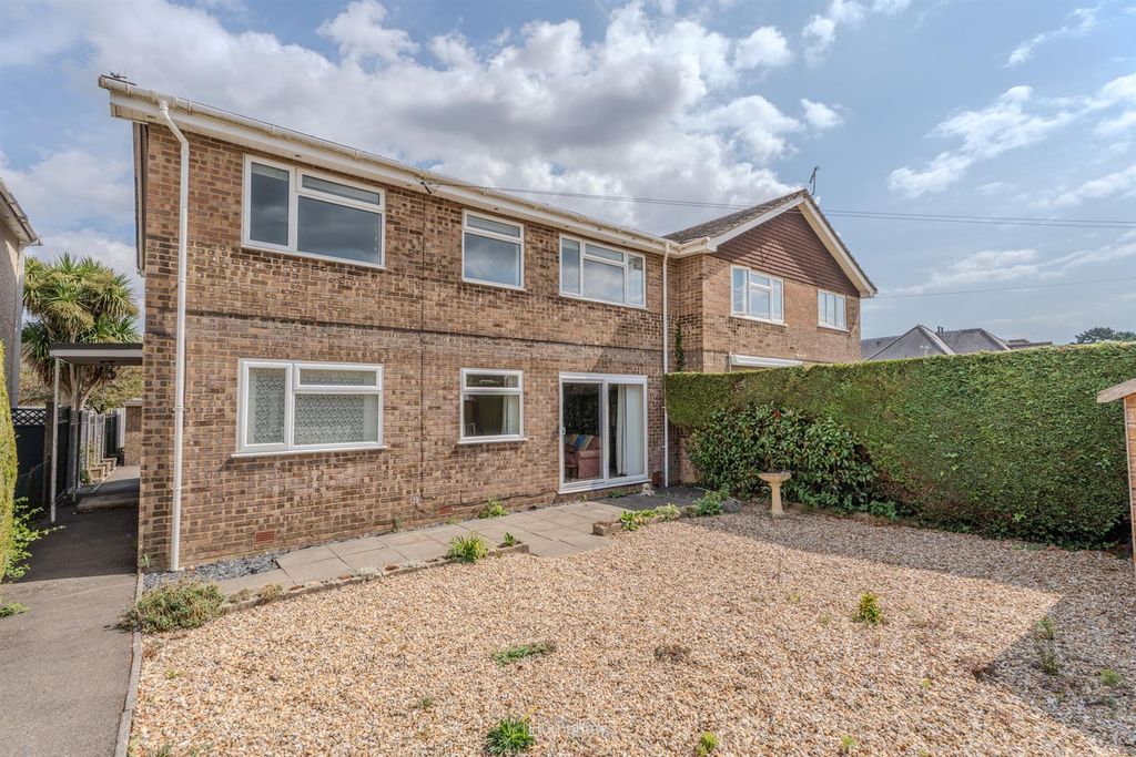 Property photo 1 of 9 Grange Road -03.Jpg