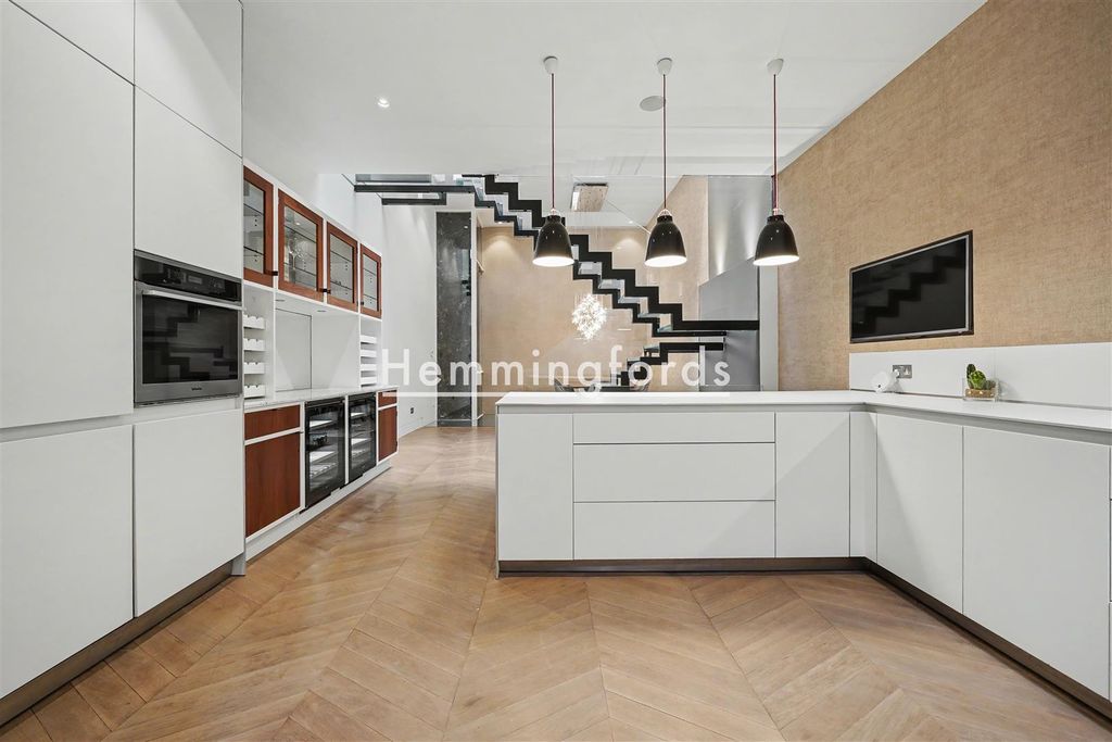 Property photo 3 of 15 Princes Mews W2-14.Jpg