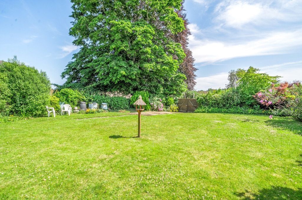 Property photo 2 of 13 Garden