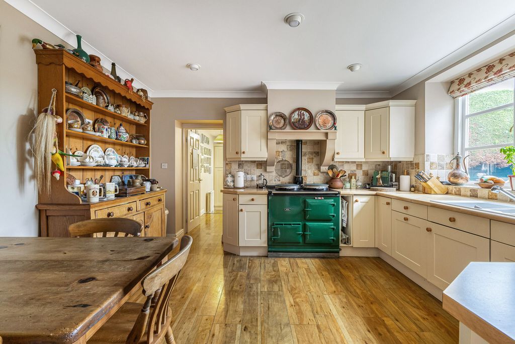 Property photo 3 of 25