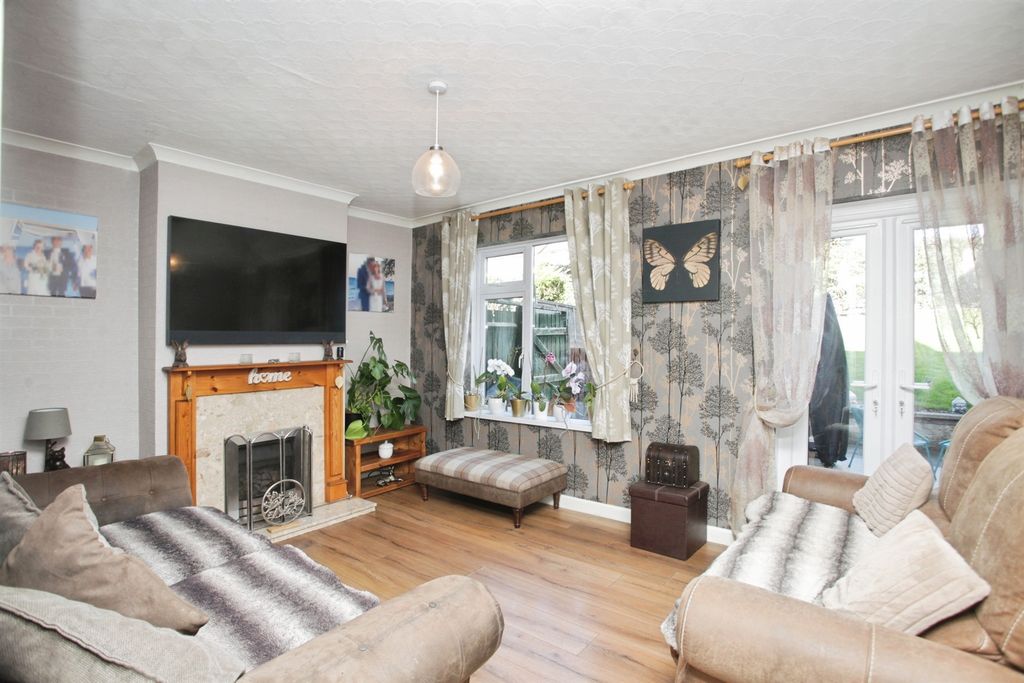 Property photo 2 of 25
