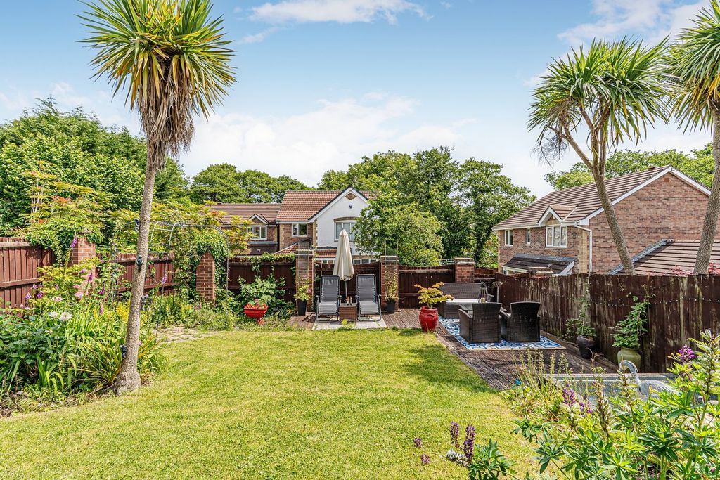 Property photo 2 of 33