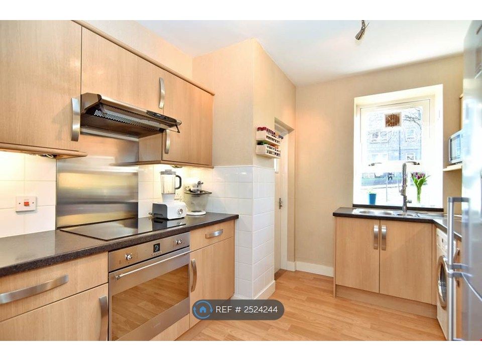 Property photo 3 of 10 Kitchen