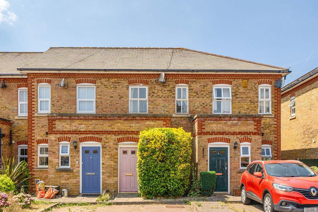 Property photo 1 of 18 External
