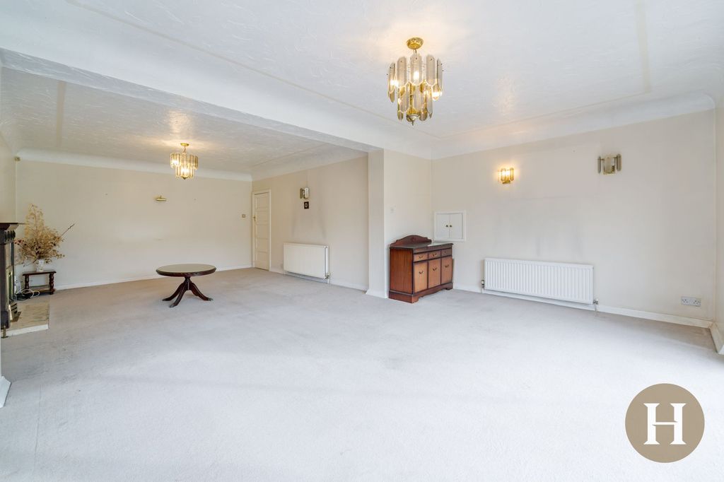 Property photo 2 of 40
