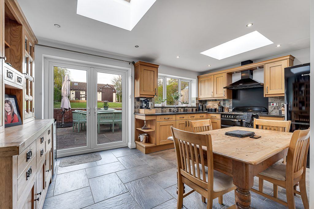 Property photo 2 of 31