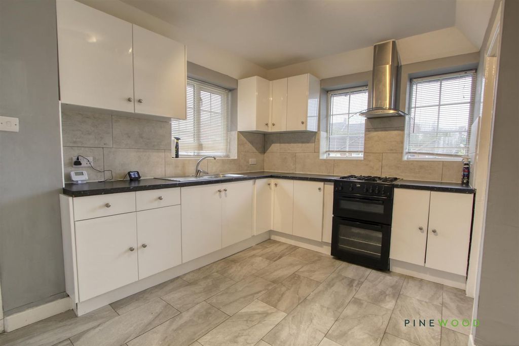 Property photo 2 of 11 Kitchen