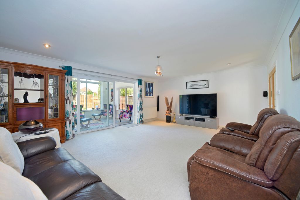 Property photo 3 of 18 Sitting Room