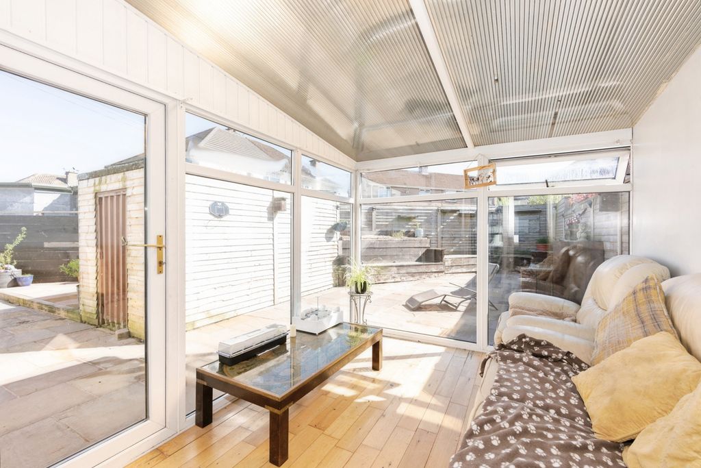 Property photo 3 of 18 Conservatory