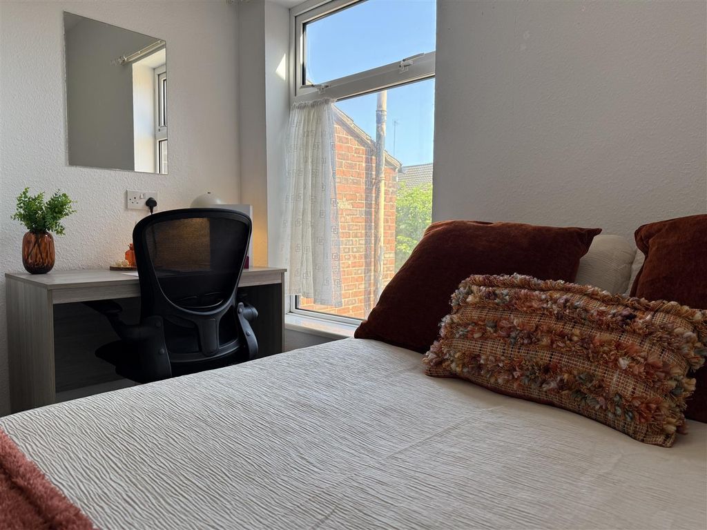 Property photo 1 of 12 Room 1.2.Jpg