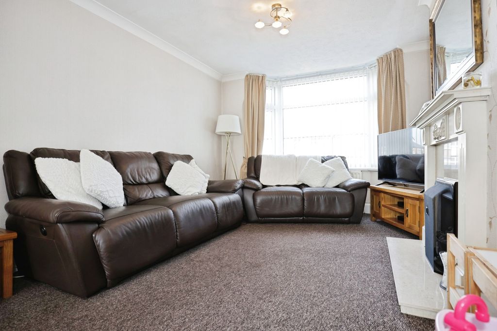 Property photo 2 of 17 Photo
