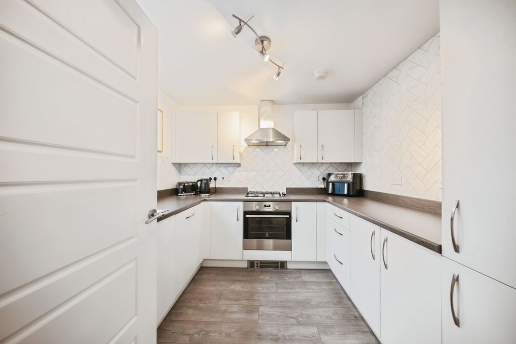 Property photo 2 of 26 11Foxglovegrove-9