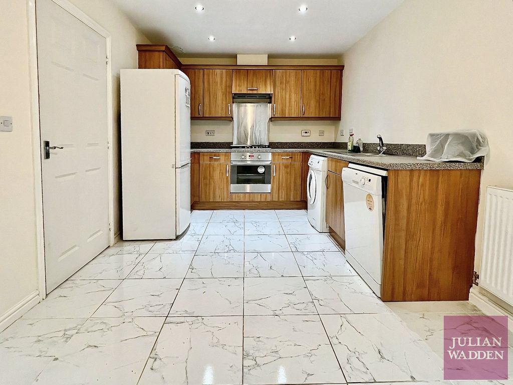 Property photo 2 of 18 Picture No. 21