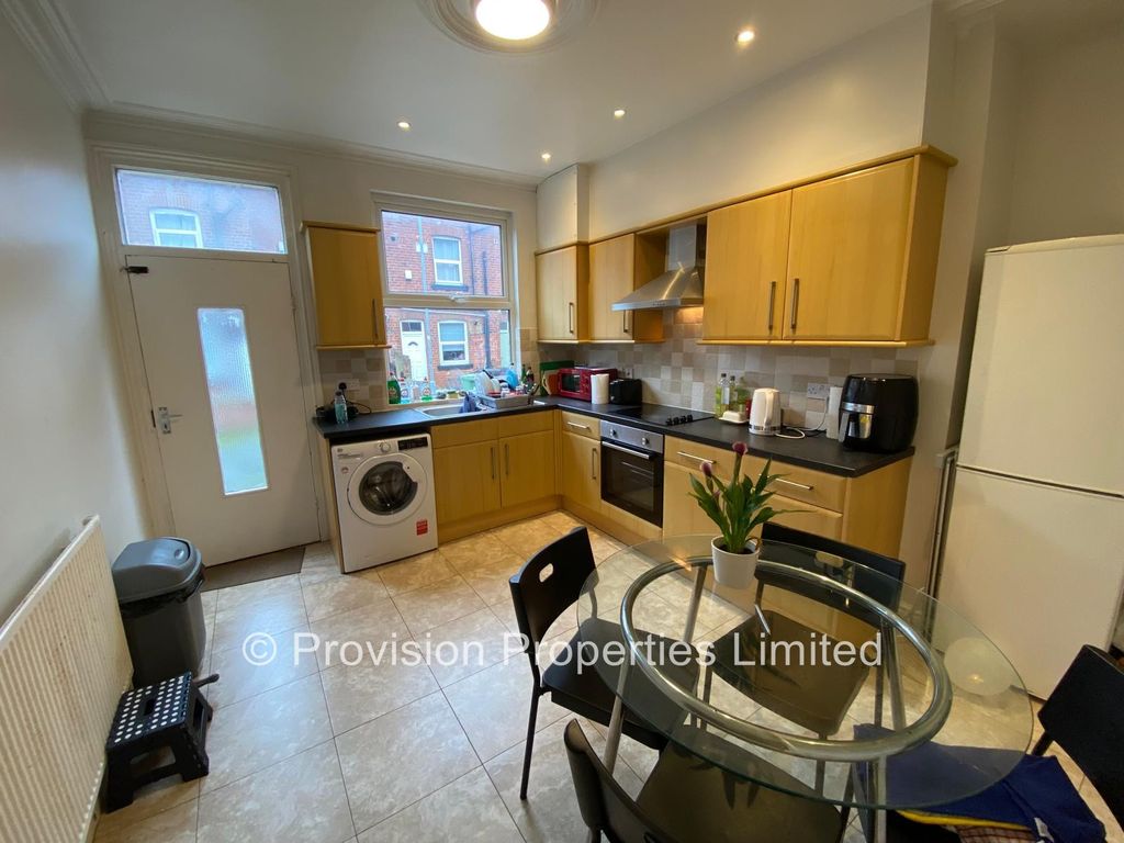 Property photo 2 of 7 Photo