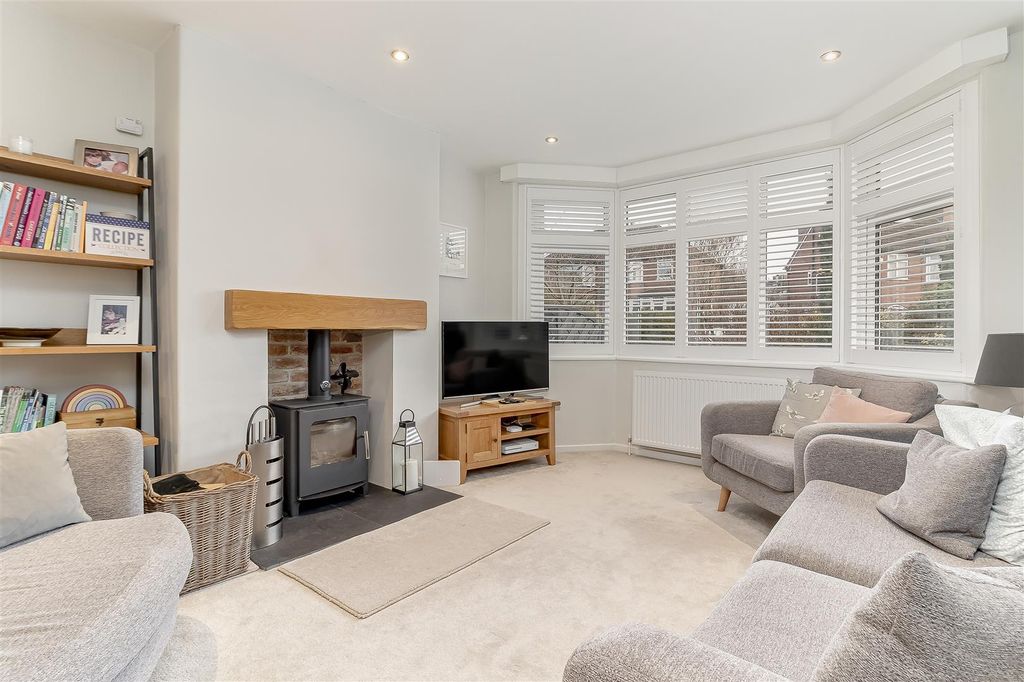 Property photo 3 of 21 Lounge - B.Jpg