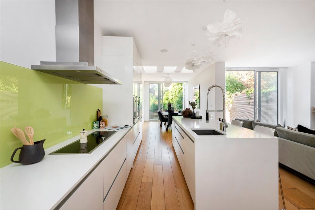 Property photo 2 of 22