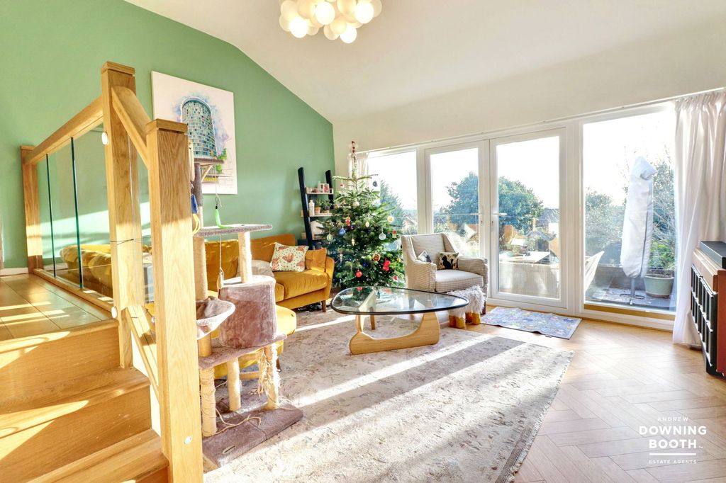 Property photo 2 of 31