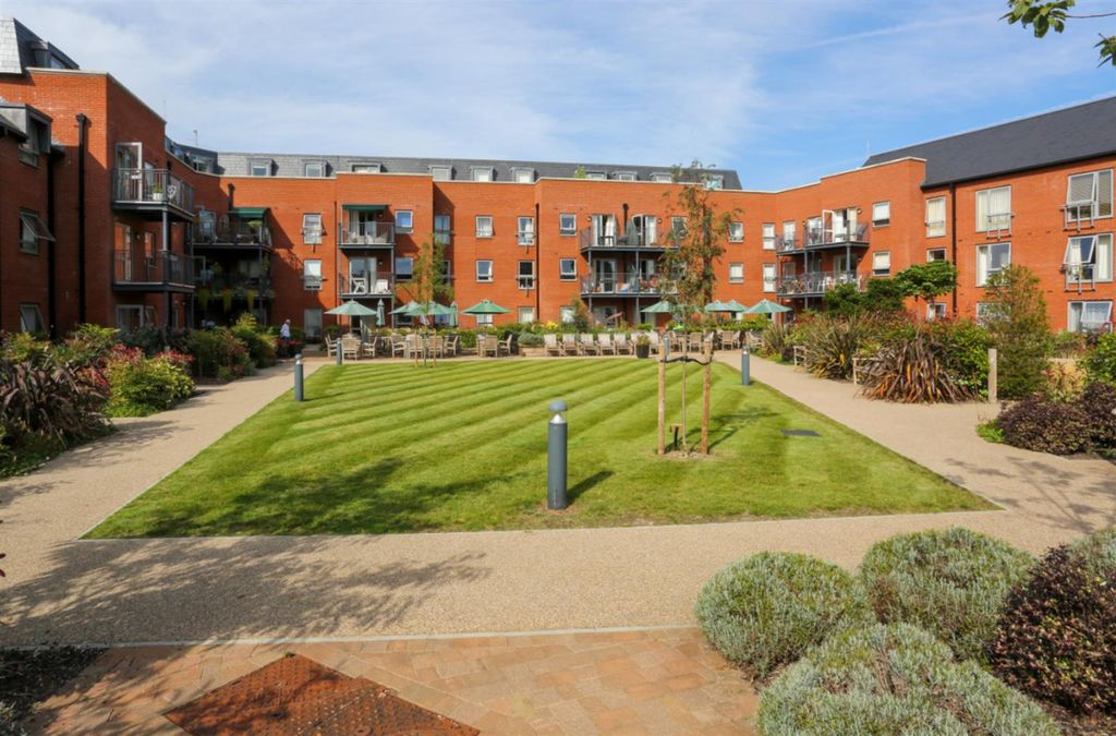 Additional image 9 of 2 bed flat for saleMonument Place, Endless Street, Salisbury SP1
