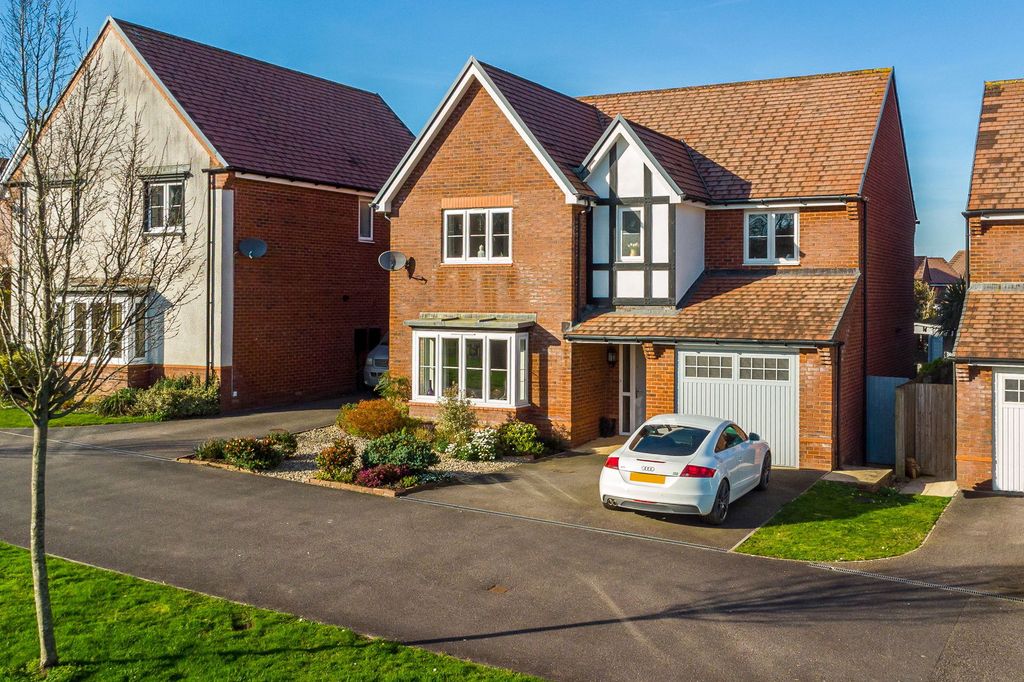 Property photo 1 of 32