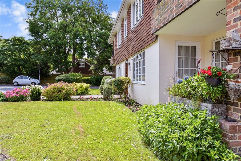 Property photo 2 of 13 Communal Gardens